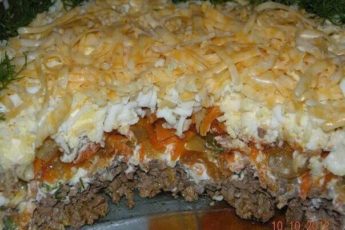 САЛАТ С КУРИНОЙ ПЕЧЕНЬЮ