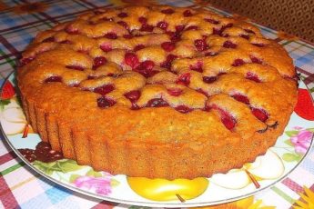 Продукты для этого пирога, найдутся в каждом доме.