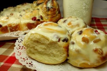 Булочки с изюмом и сливочной заливкой 2 Булочки с изюмом и сливочной заливкой