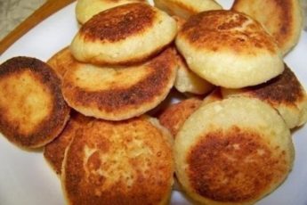 СЫРНИКИ С МАНКОЙ. Рецепт, который нельзя оставить без внимания 3 СЫРНИКИ С МАНКОЙ. Рецепт, который нельзя оставить без внимания