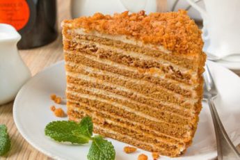 Рецепт СССР торт «Медовик». Порядком вкуснее, чем в магазине! 4 Рецепт СССР торт «Медовик». Порядком вкуснее, чем в магазине!