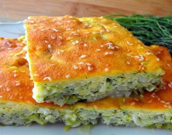 Порубил, залил — готово! Вкусный пирог с капустой на кефире Порубил, залил — готово! Вкусный пирог с капустой на кефире