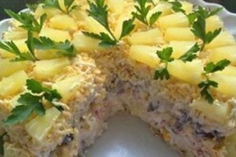 Бесподобный салатный торт «Чародейка»