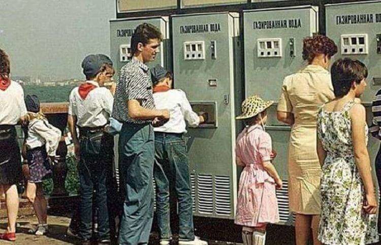 Какой был доход у населения во времена СССР и сколько, что стоило.