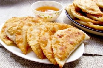 Что может быть вкуснее горячих и сочных чебуреков