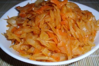 Что я добавляю в тушёную капусту, чтобы она получилась очень вкусной
