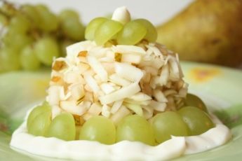 salat-iz-yablok-s-jogurtom_8094