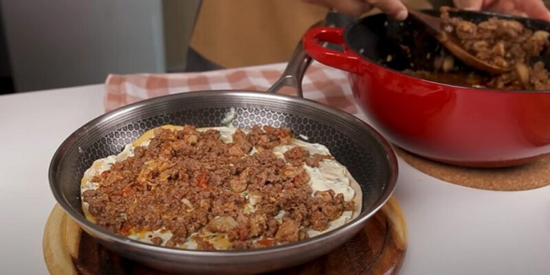 Это так вкусно, ? что я готовлю его минимум 3 раза в неделю! Домашняя лазанья на ужин! На тарелке ничего не останется! Делюсь вкусным рецептом