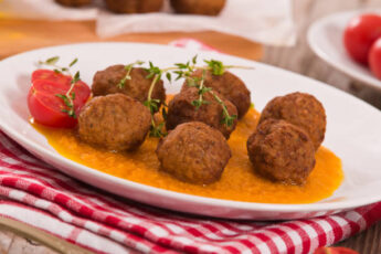 Больше никакого риса. Вкуснейшие тефтели в соусе по рецепту бабушки?