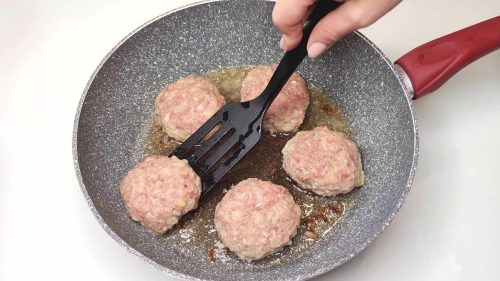 Беру стакан фарша и готовлю большую гору котлет. Рецепт просят все, кто пробовал?