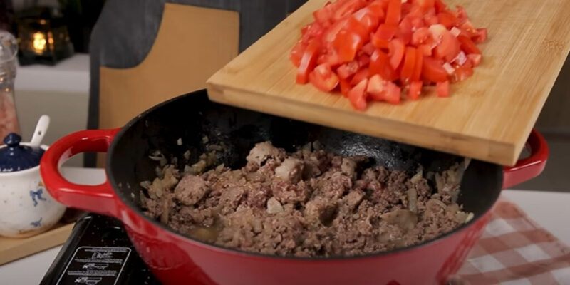 Это так вкусно, ? что я готовлю его минимум 3 раза в неделю! Домашняя лазанья на ужин! На тарелке ничего не останется! Делюсь вкусным рецептом