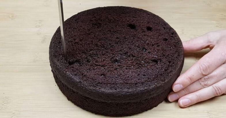 Такой шоколадный торт с вишней в ​​магазине не купишь! Готовится легко!