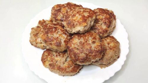 Беру стакан фарша и готовлю большую гору котлет. Рецепт просят все, кто пробовал?