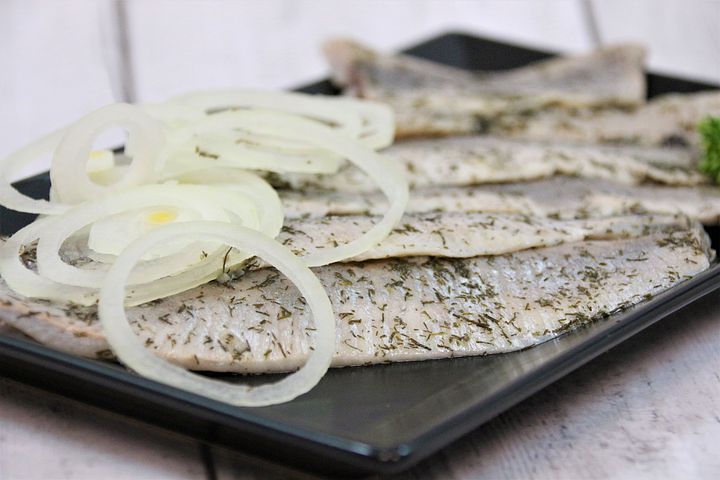 Как приготовить селедку пряного посола – не хуже, чем в магазине