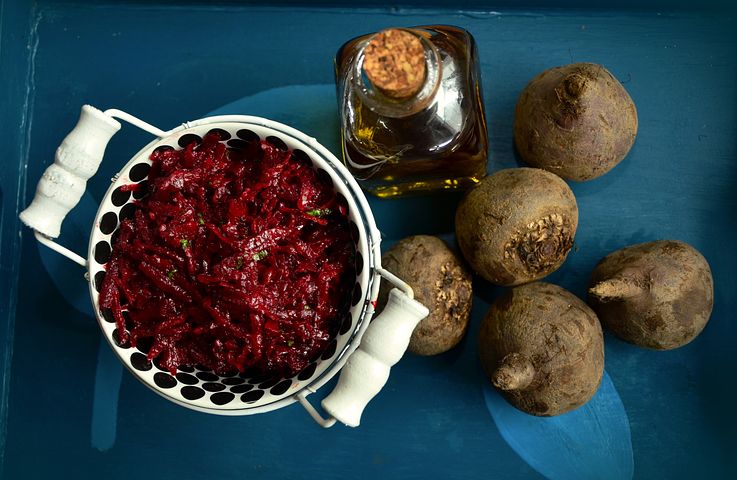 Часто приходится варить обычный буряк и готовить из него изумительные салаты 10 Часто приходится варить обычный буряк и готовить из него изумительные салаты