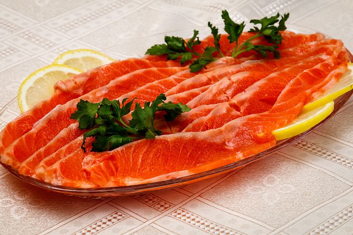 Самые актуальные три рецепта засолки вкусной красной рыбы