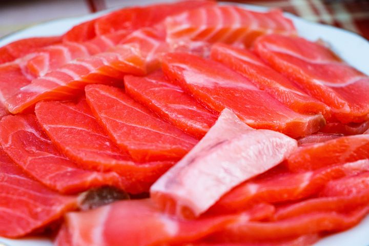 Самые актуальные три рецепта засолки вкусной красной рыбы