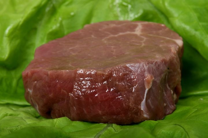 По каким причинам не рекомендуют мыть мясо