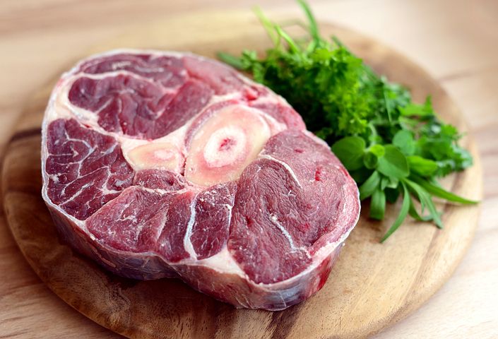 По каким причинам не рекомендуют мыть мясо