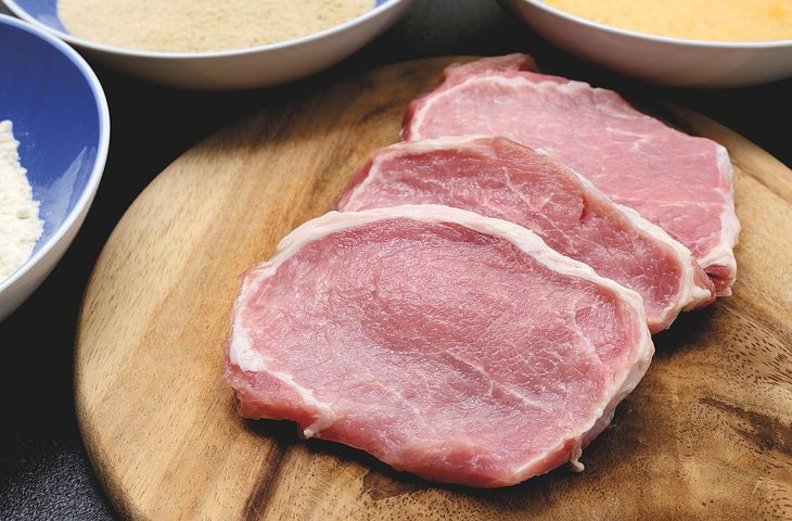 По каким причинам не рекомендуют мыть мясо
