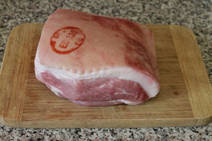 По каким причинам не рекомендуют мыть мясо