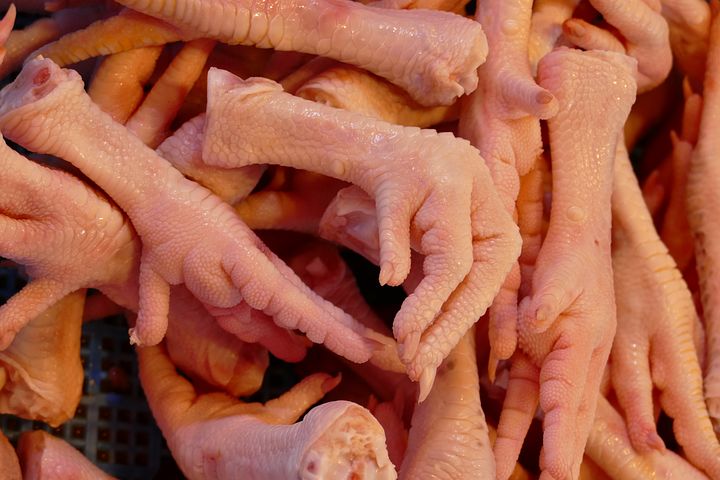 С возрастом я поняла, что без полезных куриных лапок не обойтись в рационе