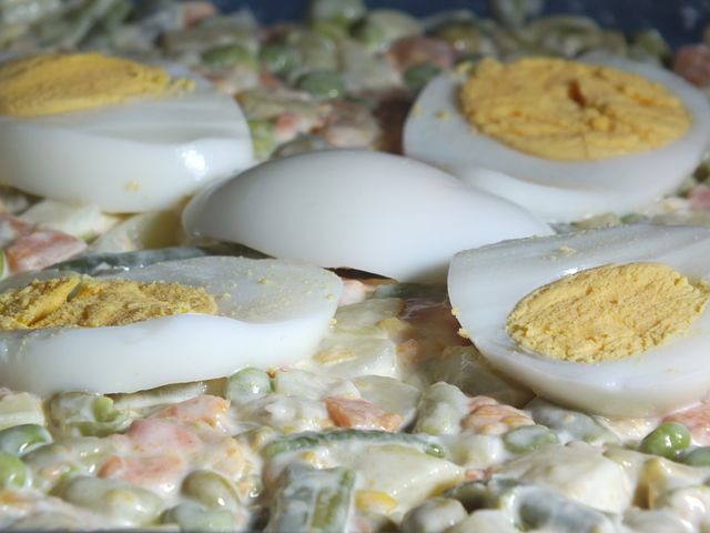 Рецепт самого вкусного салата Оливье – добавляем секретные ингредиенты
