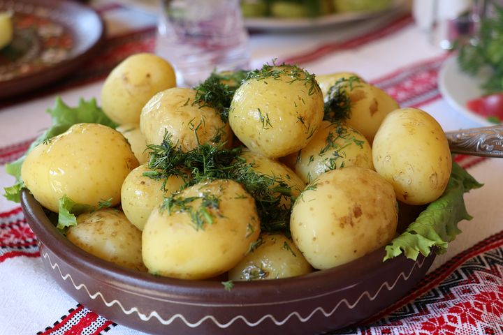 Правила варки картошки в мундирах: вкусное блюдо и быстро готовится