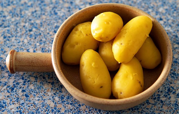 Правила варки картошки в мундирах: вкусное блюдо и быстро готовится