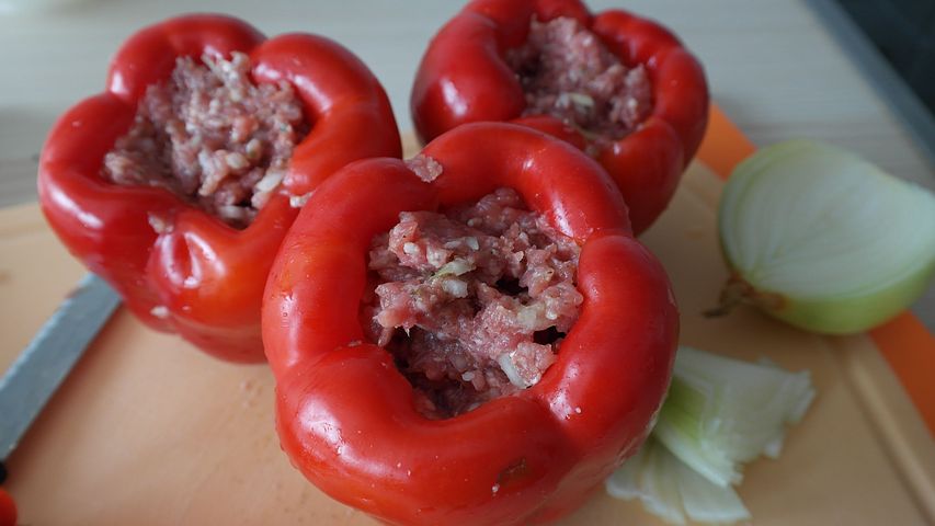 Фаршированные перцы с мясной начинкой и рисом – нет ничего более ароматного и сочного