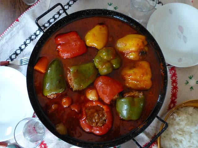 Фаршированные перцы с мясной начинкой и рисом – нет ничего более ароматного и сочного