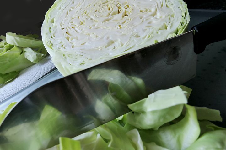 Зачем хитрые домохозяйки тушат капусту с молоком