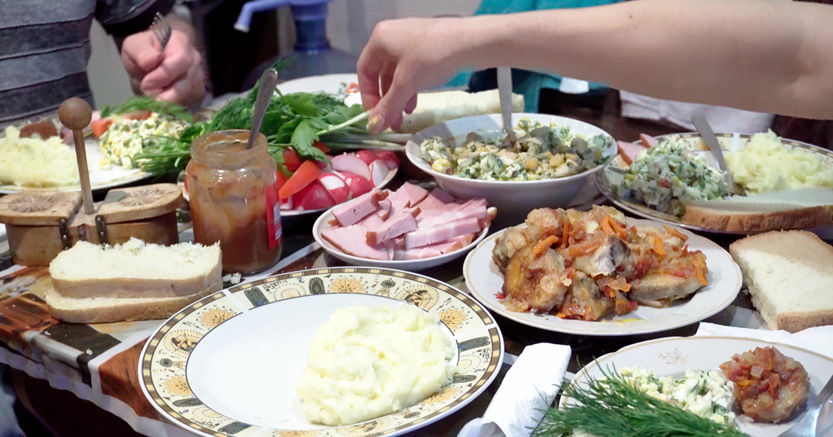 “Каких блюд не должно быть на Новогоднем столе, чтобы Кроль не обижался “