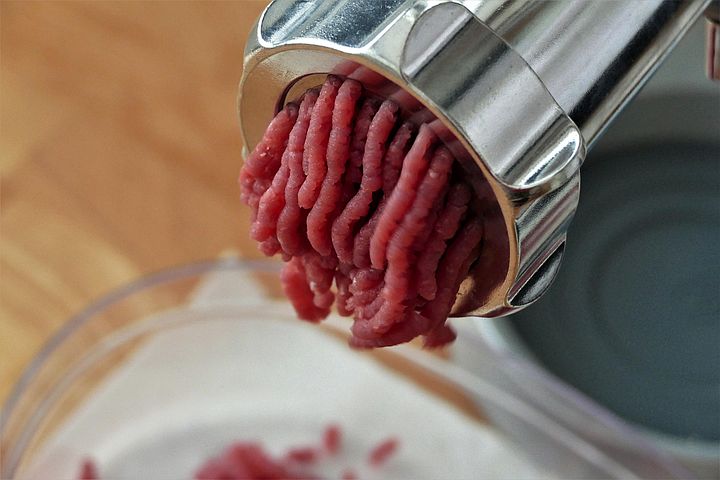 У вас много фарша и вы просто недоумеваете, что с ним делать? Ловите 9 свежих рецептов для блюд из фарша