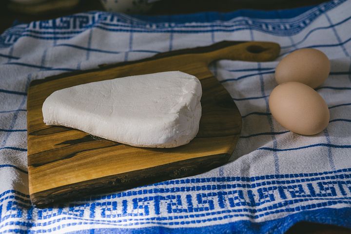 Реанимирование магазинного кисловатого творога – простой способ