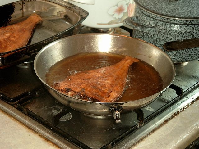“Брызгает масло при приготовлении еды? Способы защиты от этого “