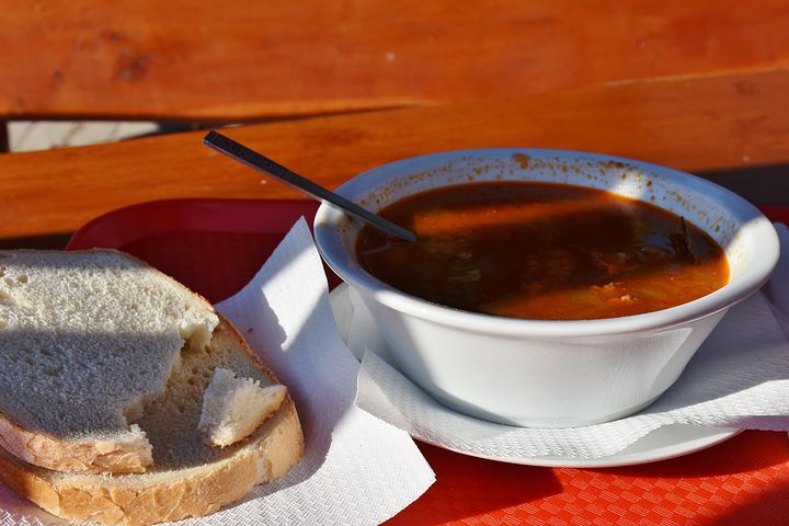 Вкусный зеленый борщ из первой зелени
