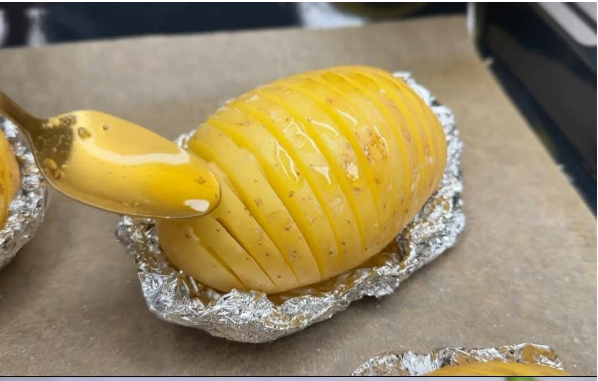Картофель Хассельбек с чесночным маслом