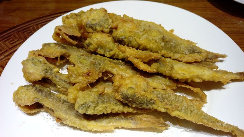 Зачем при жарке мяса и рыбы класть в сковороду хлеб: кулинарный трюк, достойный аплодисментов 8 Зачем при жарке мяса и рыбы класть в сковороду хлеб: кулинарный трюк, достойный аплодисментов