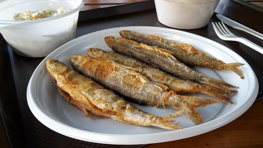 Зачем при жарке мяса и рыбы класть в сковороду хлеб: кулинарный трюк, достойный аплодисментов 24 Зачем при жарке мяса и рыбы класть в сковороду хлеб: кулинарный трюк, достойный аплодисментов