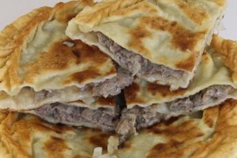 Эти лепешки вкуснее чебуреков: сочные и безумно вкусные 5 Эти лепешки вкуснее чебуреков: сочные и безумно вкусные