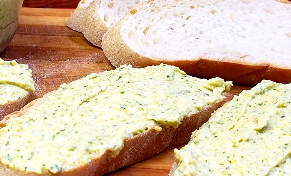 Кабачки улетают на ура, не успеваю подавать на стол. Вкусная намазка закуска на хлеб