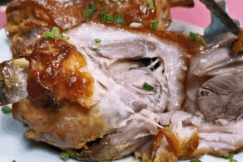 Изумительно вкусная рулька: мясо тает во рту, а все дело в маринаде. 1 Изумительно вкусная рулька: мясо тает во рту, а все дело в маринаде.