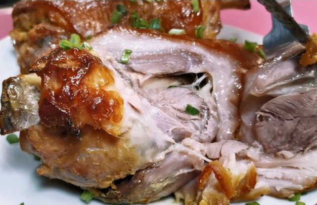 Изумительно вкусная рулька: мясо тает во рту, а все дело в маринаде. 6 Изумительно вкусная рулька: мясо тает во рту, а все дело в маринаде.