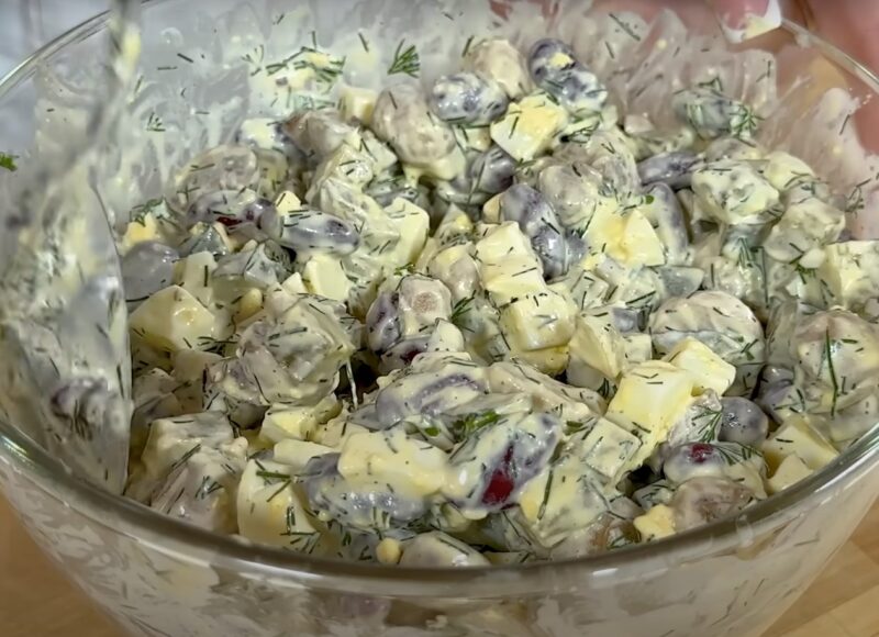 Настолько вкусно, что можно готовить каждый день: 2 новых салата на Новогодний стол