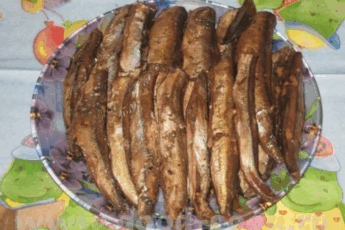 Скажу сразу, по вкусу получается ну ни капли не отличимо от магазинных шпрот. 11 Скажу сразу, по вкусу получается ну ни капли не отличимо от магазинных шпрот.